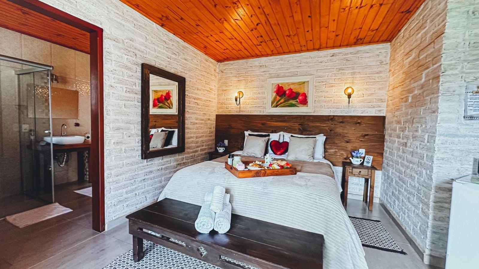 Quarto Duplo com Banheira de Hidromassagem